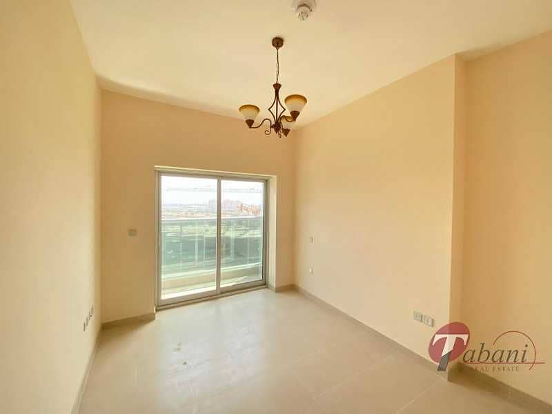 5 Chiller Free |Spacious Apartment |Mid Floor | Vacant