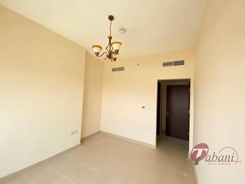 6 Chiller Free |Spacious Apartment |Mid Floor | Vacant