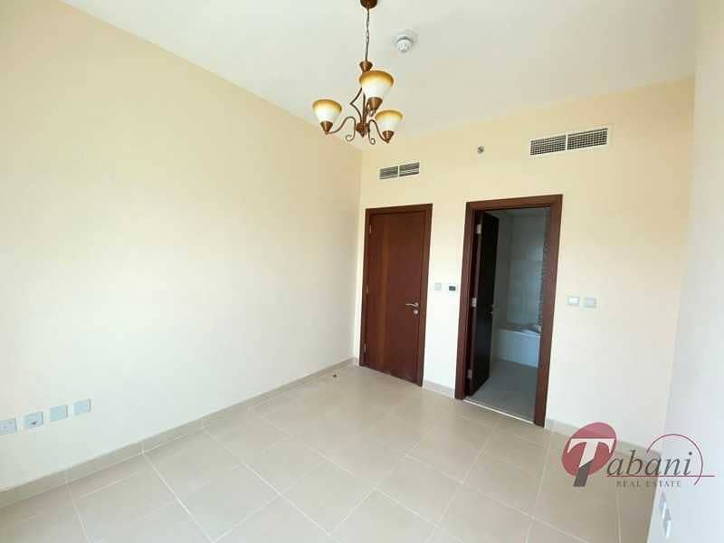 7 Chiller Free |Spacious Apartment |Mid Floor | Vacant