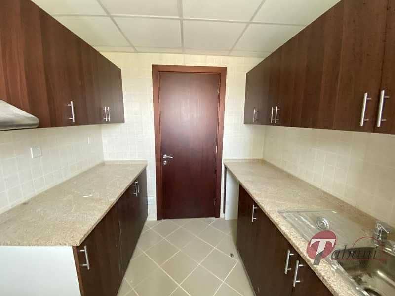 9 Chiller Free |Spacious Apartment |Mid Floor | Vacant