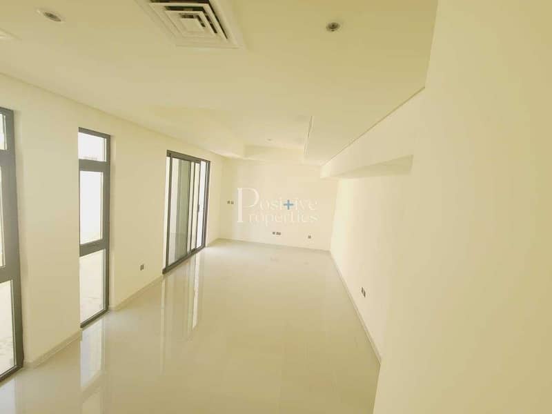 AMAZING LAYOUT| MIDDLE UNIT| BRAND NEW AMAZING LAYOUT| MIDDLE UNIT| BRAND NEW