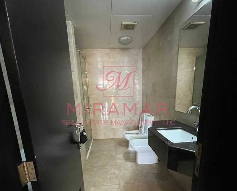 14 HOT FULL SEA VIEW!!! HIGH FLOOR!! LARGE UNIT! 2B+MAIDS!