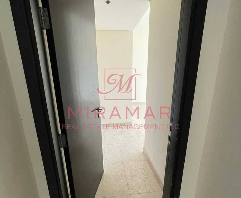 15 HOT FULL SEA VIEW!!! HIGH FLOOR!! LARGE UNIT! 2B+MAIDS!