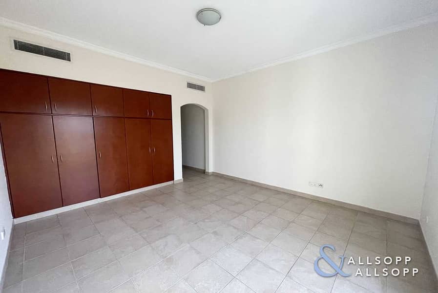 11 Large 2 Bedrooms | Balcony | 1679 Sq. Ft.
