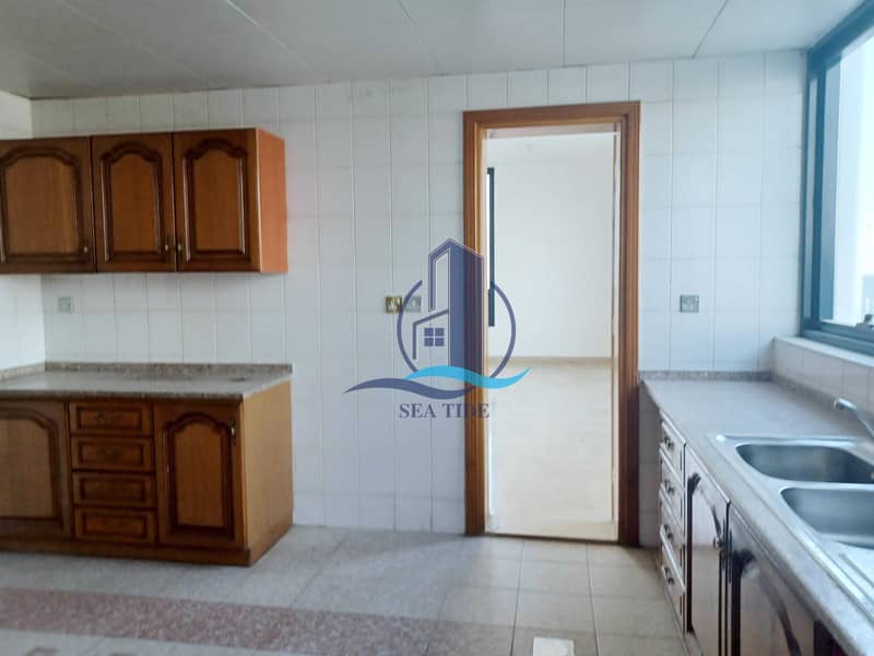 24 Excellent 3 BR Apartment with Maids Room and Balcony