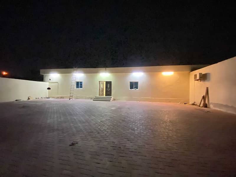 Villa for rent in Ajman, Mushairif area, ground floor, very clean house, with air conditioners, large areas, excellent location