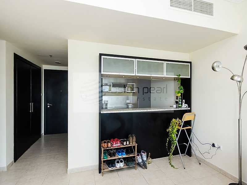 2 Beautiful 1 BR+Study| Furnished| Ready to Move In
