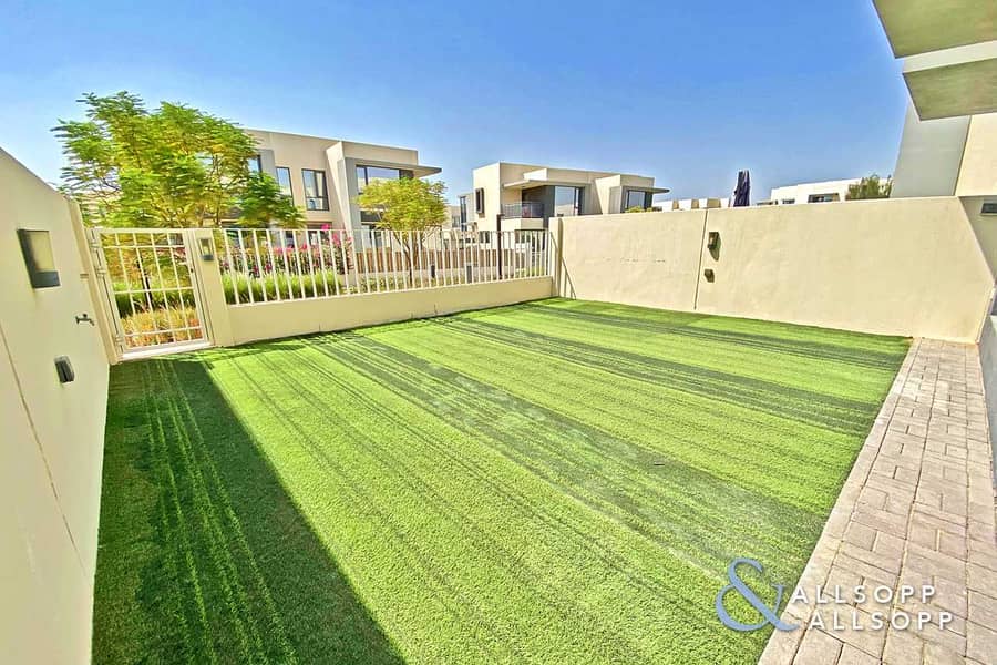 12 3 Bed | Green Strip | Excellent Location
