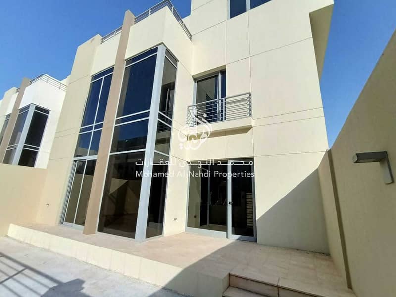 NICE 4 BED ! COMPOUND VILLA ! MIRDIF! 140k NICE 4 BED ! COMPOUND VILLA ! MIRDIF! 140k