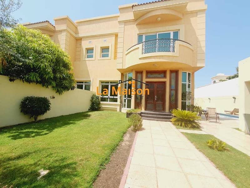 2 independent 4bhk  villa with privet pool & garden  in jumeirah 1 price is 300k