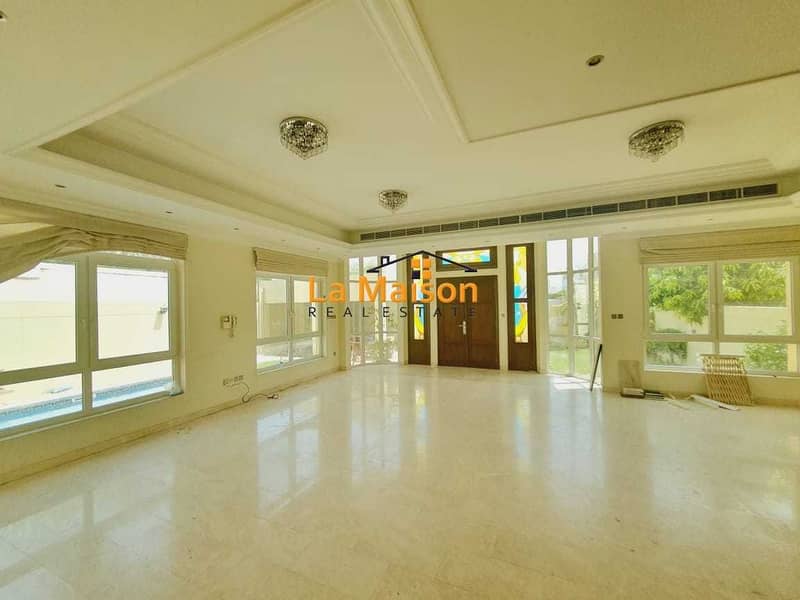 5 independent 4bhk  villa with privet pool & garden  in jumeirah 1 price is 300k