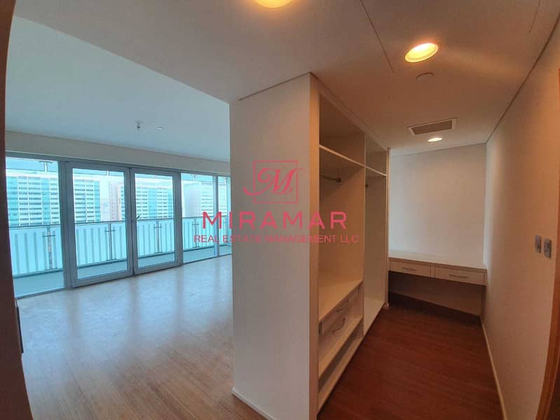 11 Beautiful Canal View Unit/ High Floor/ Ready For Move In