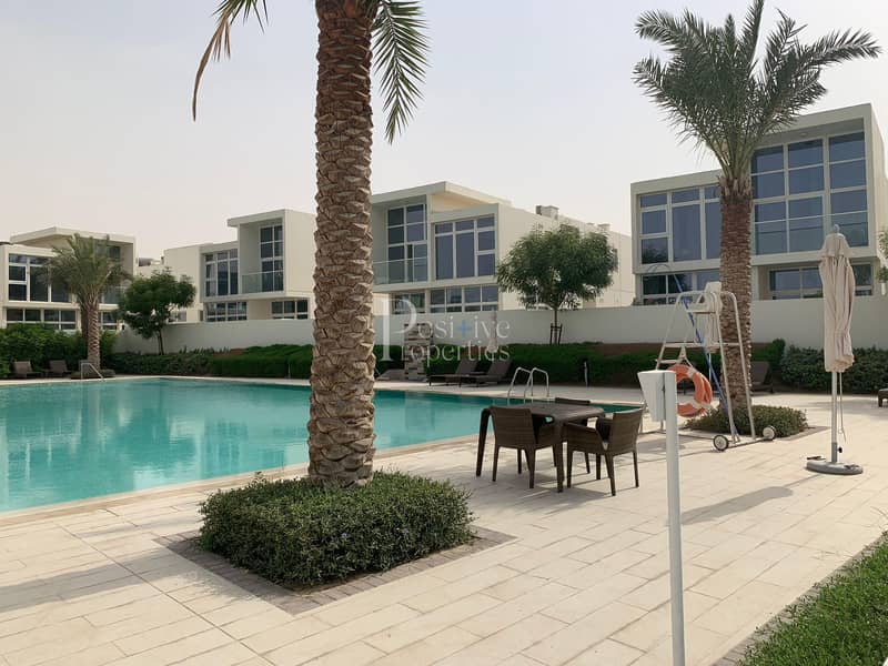 19 HOT DEAL | SINGLE ROW | POOL VIEW | VACANT