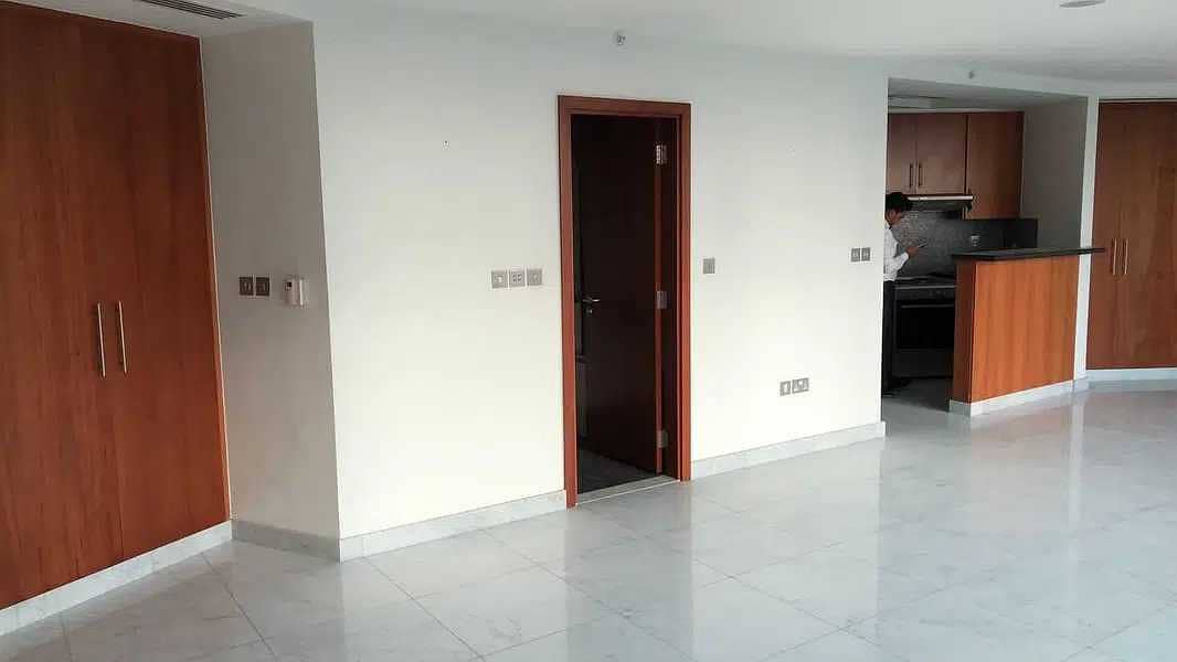 Spacious Studio Apartment | Closed to Metro Station | Central Park Tower | Mid Floor