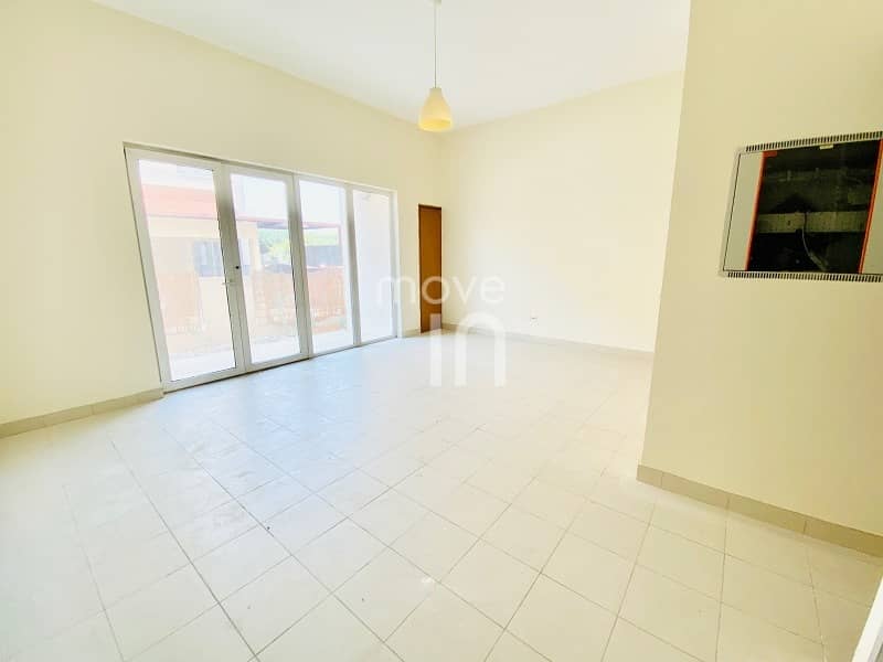 9 Spacious Ground Floor Studio | Garden |Parking