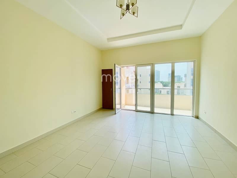 7 Superb Bright 1 Bed |Large Balcony | Pool Views