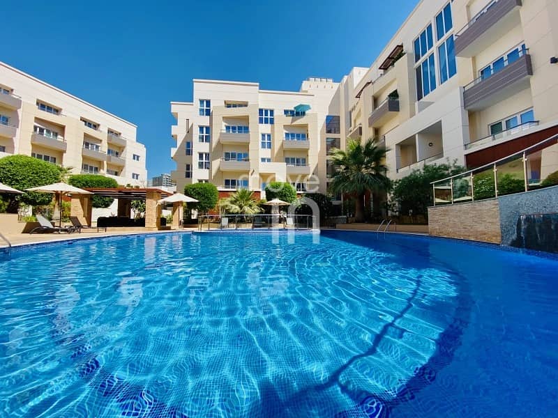 19 Superb Bright 1 Bed |Large Balcony | Pool Views