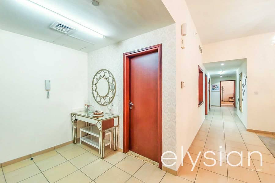 17 Fully Furnished 3 Bedroom | Low Floor | VOT