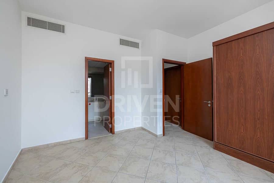10 Corner Apartment | Spacious and Well-kept