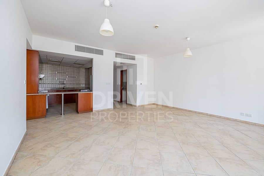 4 Corner Apartment | Spacious and Well-kept