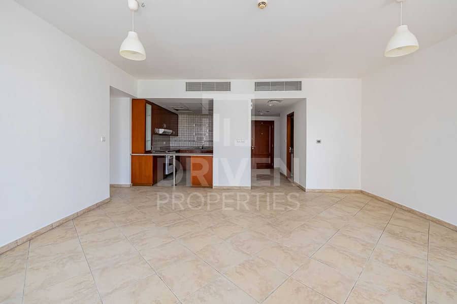 5 Corner Apartment | Spacious and Well-kept