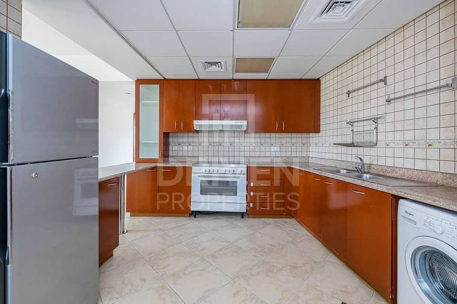 7 Corner Apartment | Spacious and Well-kept