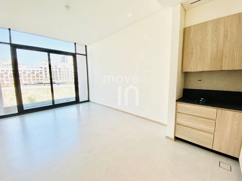 3 Stylish Studio - Park Views - Mid Floor - Brand New