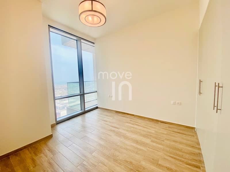15 Fabulous Brand New - 3 Bed Apartment - High Floor
