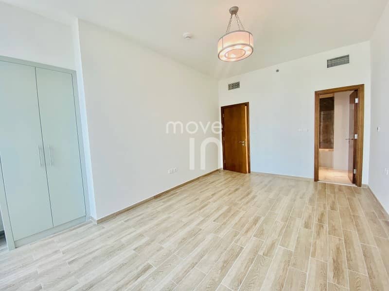 19 Fabulous Brand New - 3 Bed Apartment - High Floor