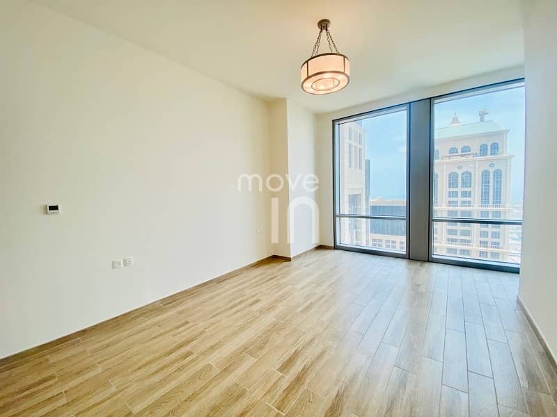 21 Fabulous Brand New - 3 Bed Apartment - High Floor