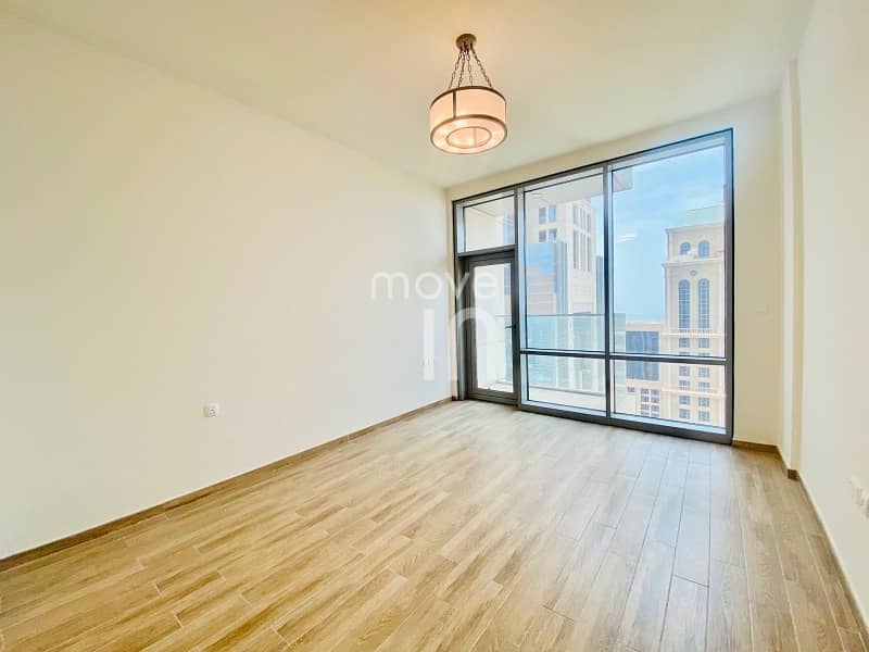 25 Fabulous Brand New - 3 Bed Apartment - High Floor