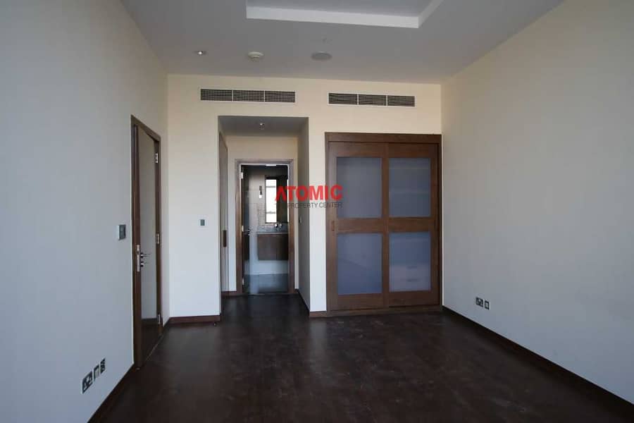 8 3 bedroom with community view in AED 250000.