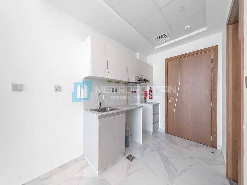9 Canal and Burj View | Modern Unit | Large Balcony