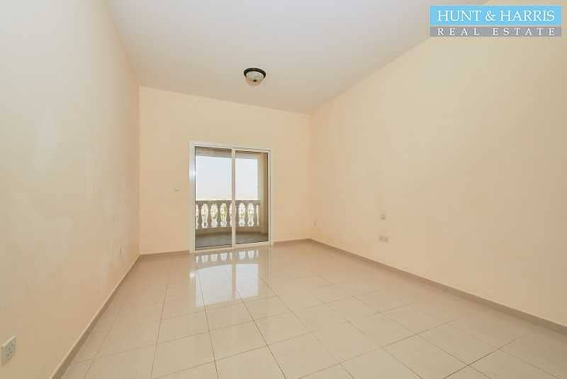 2 Fantastic View - Great Condition - Well Maintained Studio