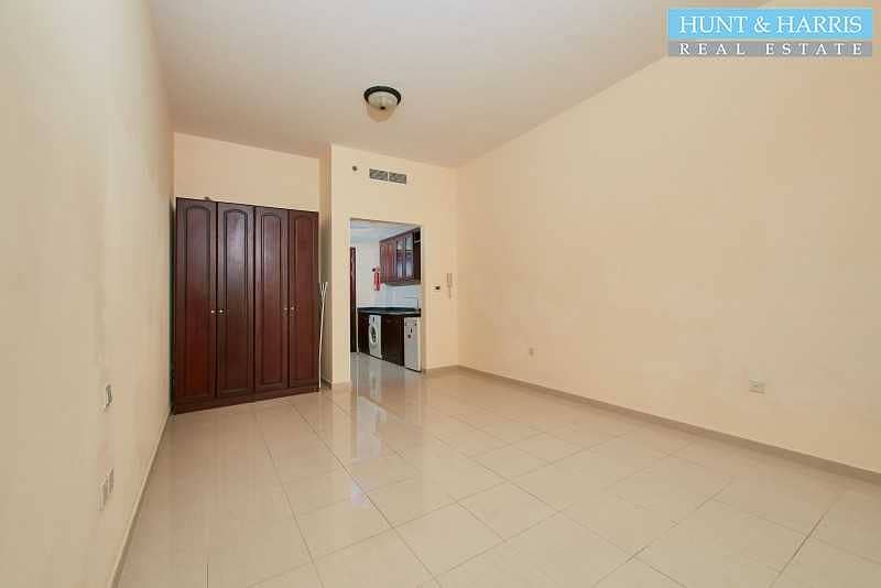 4 Fantastic View - Great Condition - Well Maintained Studio