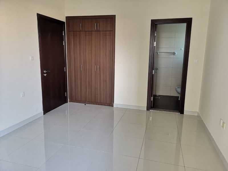 7 Fully Equipped Kitchen l Spacious Bright Apartment l Ready to Move