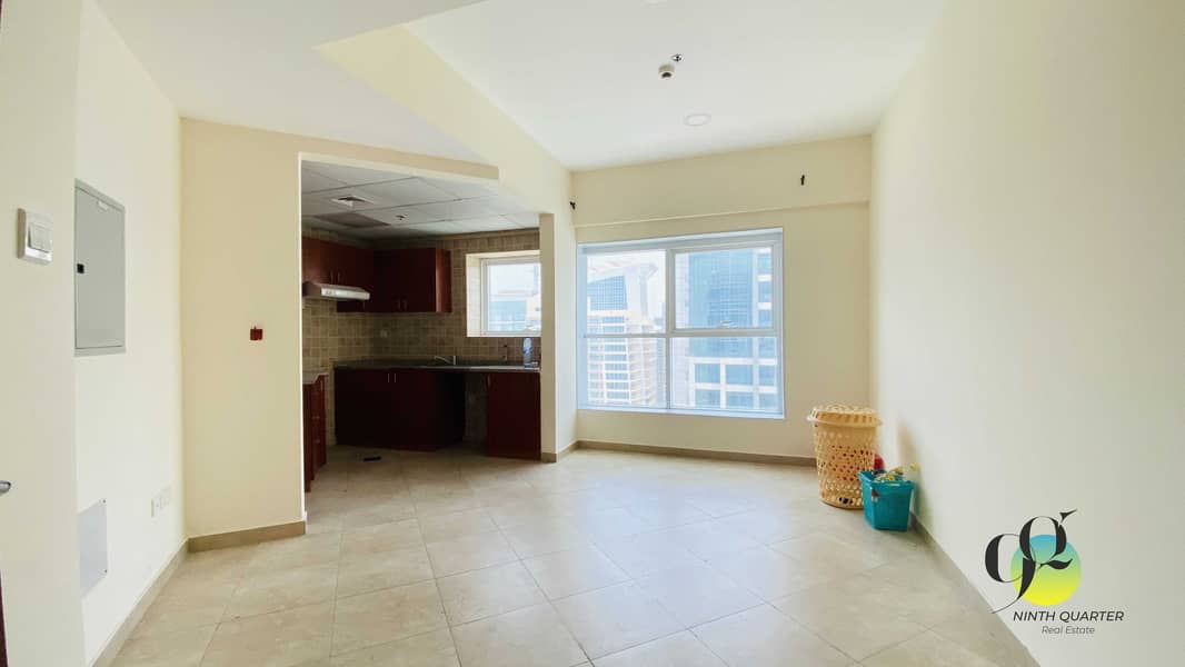 Spacious I Close to metro I Balcony Spacious I Close to metro I Balcony