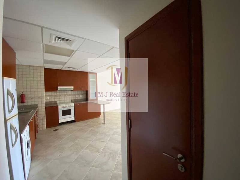 10 Big Layout | Well Maintained | 1Bedroom