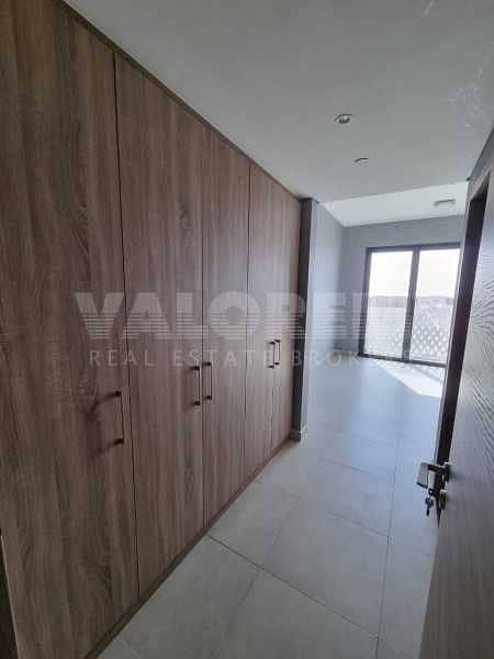 3 Spacious|2bhk+Maid room| Luxurious|Middle floor| Community view