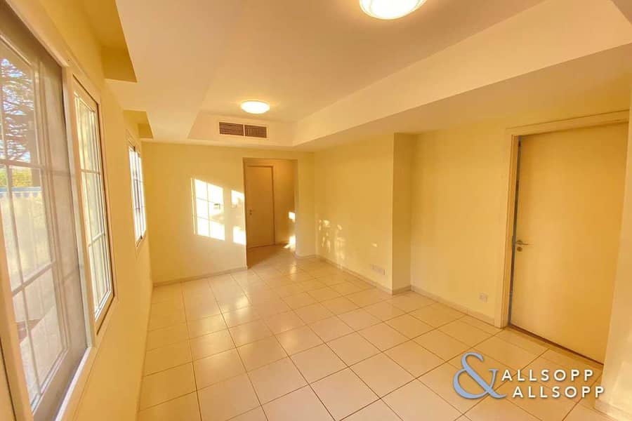 18 Vacant | Close To Souk | Upgraded | 2 Beds