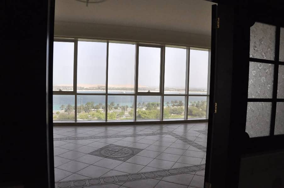 Amazing 3 Bedroom apartment available for rent in Corniche Area