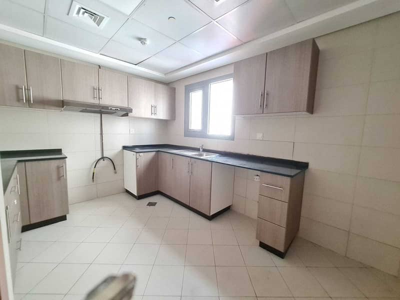 11 30days free Spacious 2bhk built-in wardrobe gym and swimming Bar B Q area