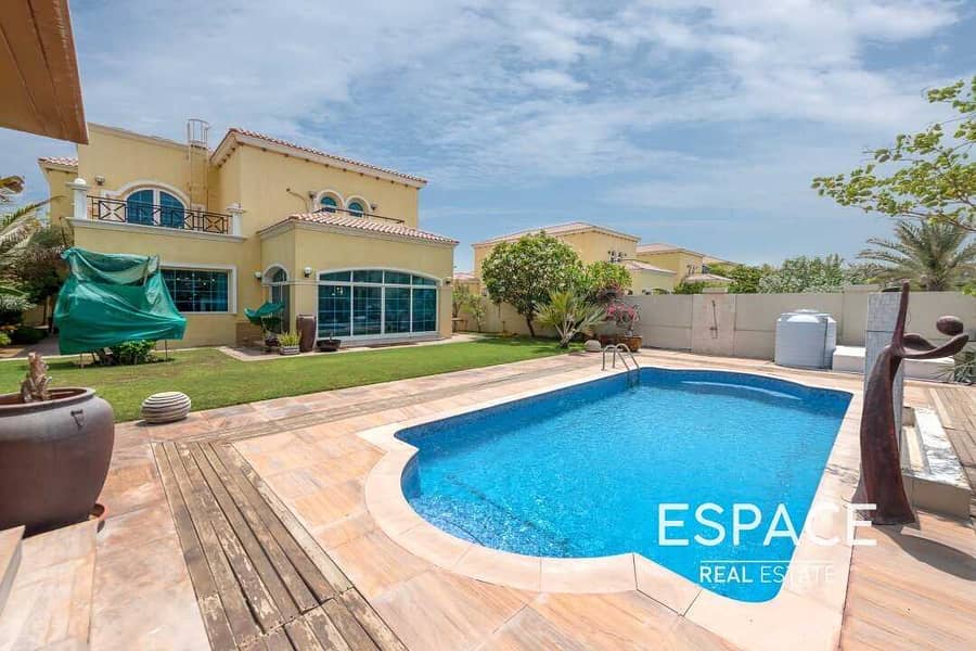 Exclusive and Upgraded 4BR in Great Location Exclusive and Upgraded 4BR in Great Location