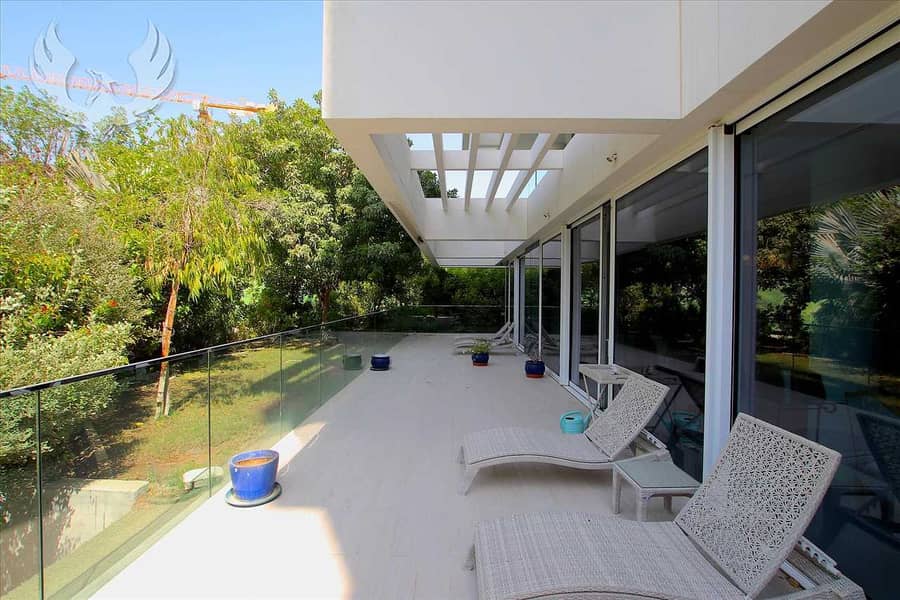 17 2 Bed  Oversized Balcony  Close to Pool