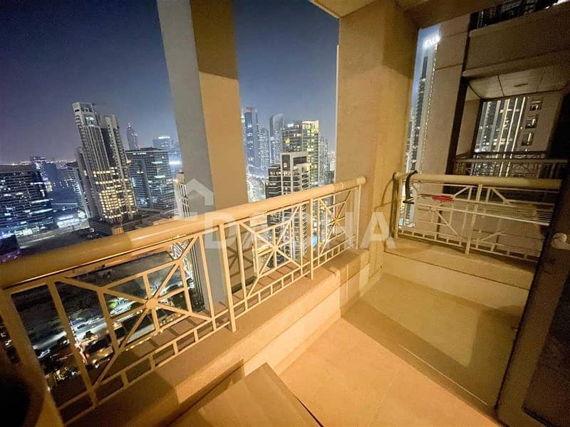 14 High floor / Huge balcony / Vacant