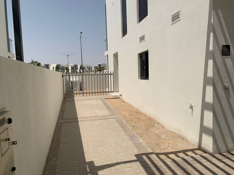 Spacious 3BR New Townhouse in Akoya Oxygen Spacious 3BR New Townhouse in Akoya Oxygen