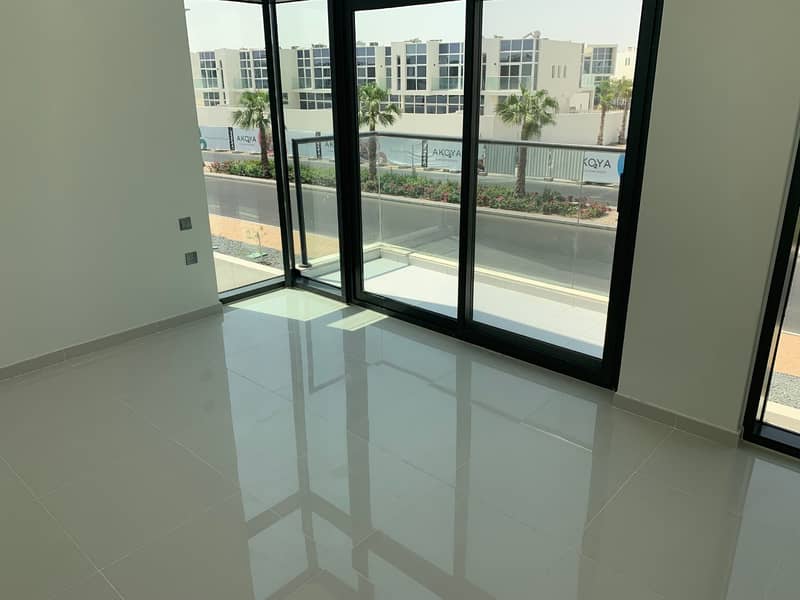 8 Spacious 3BR New Townhouse in Akoya Oxygen