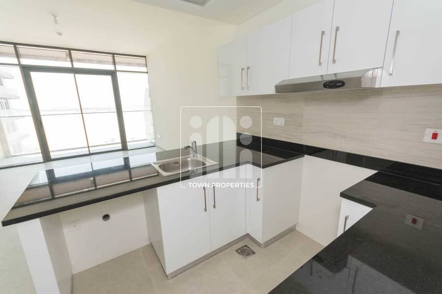 5 HOT DEAL. . !! Bright And Airy Studio Apartment