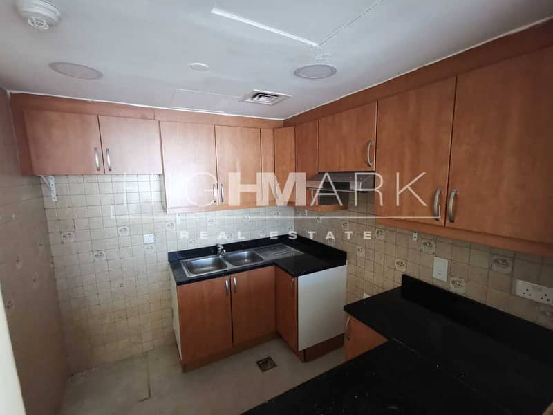 16 Next to Metro | Excellent Layout | High Floor |