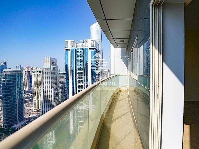 12 High Floor | City Living with Relaxing Lake View
